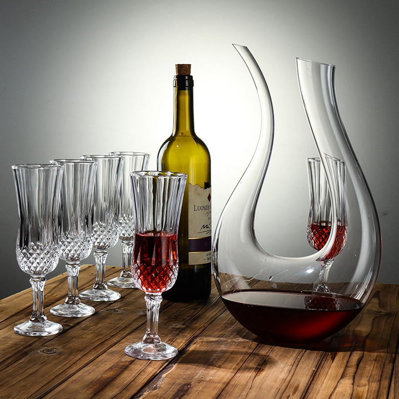 Thickened foreign wine glasses, champagne glasses, wine glasses, juice drink whisky glasses, diamond tall glass glasses, red wine glasses Application Scenario