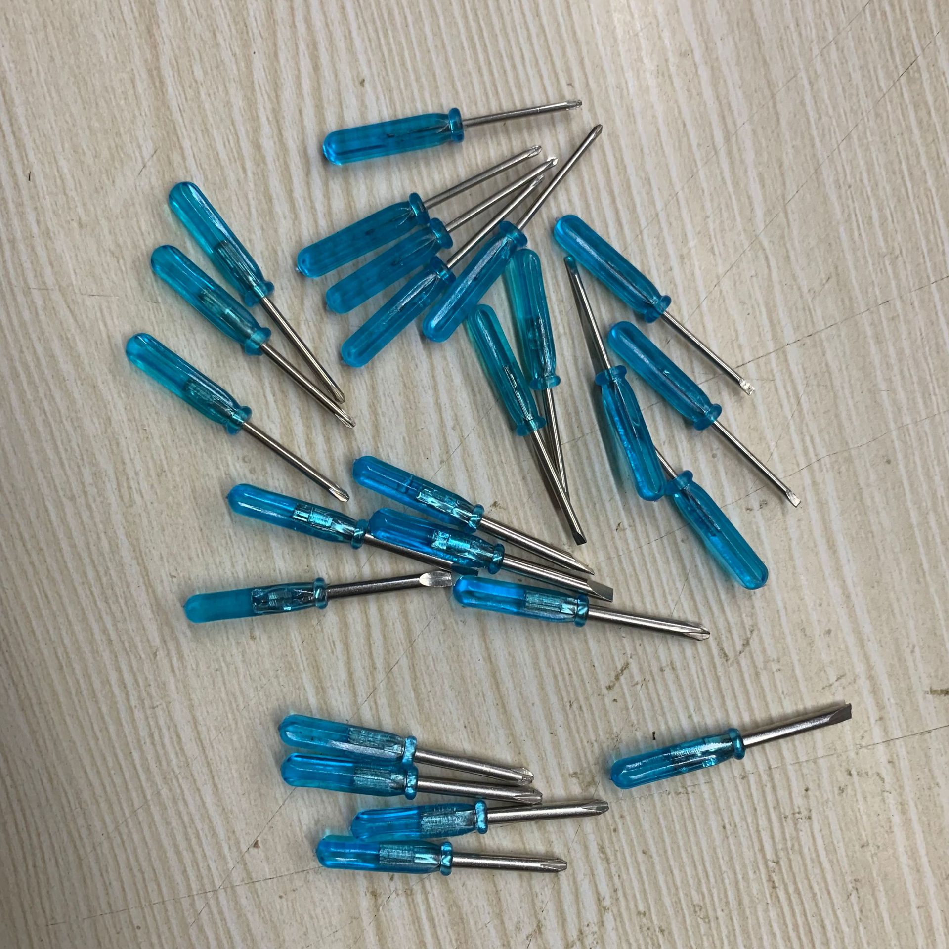 Crystal blue screwdriver handle, 45mm in length, mini screwdriver, mobile phone repair tool, toy delivery details Picture