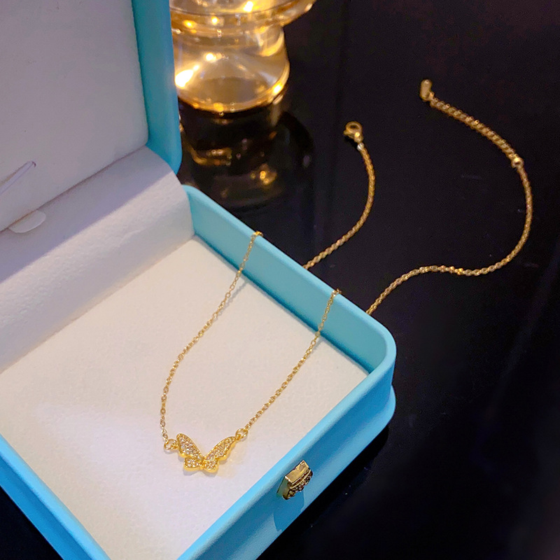 Korean version simple diamond-encrusted small butterfly titanium steel necklace, women's fashionable and light luxury design sense collarbone chain, versatile accessory for Internet celebrities Application Scenario