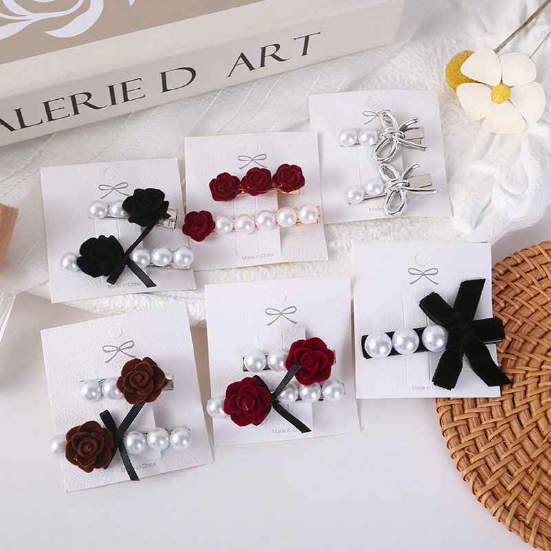 Red velvet rose hair clip, ins wine red duckbill clip, versatile, elegant and retro girl, autumn and winter fringe by the seaside clip full figure