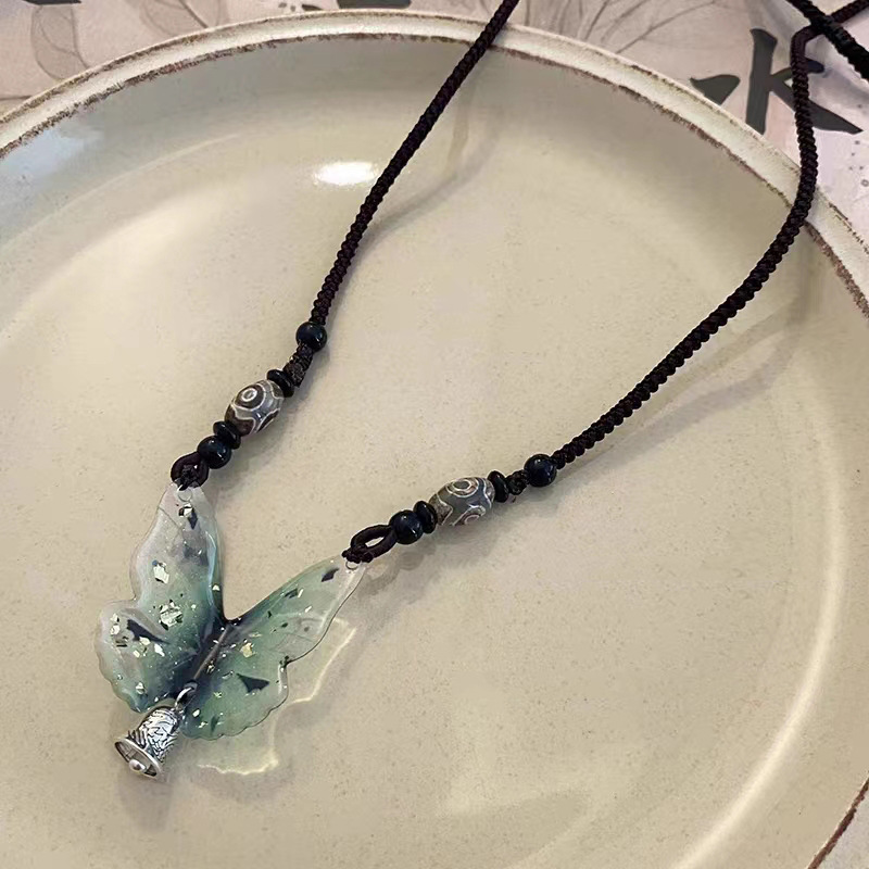 New Chinese-style green butterfly necklace, women's retro ethnic style woven collarbone chain, ancient style Zen style best-selling necklace accessory Application Scenario