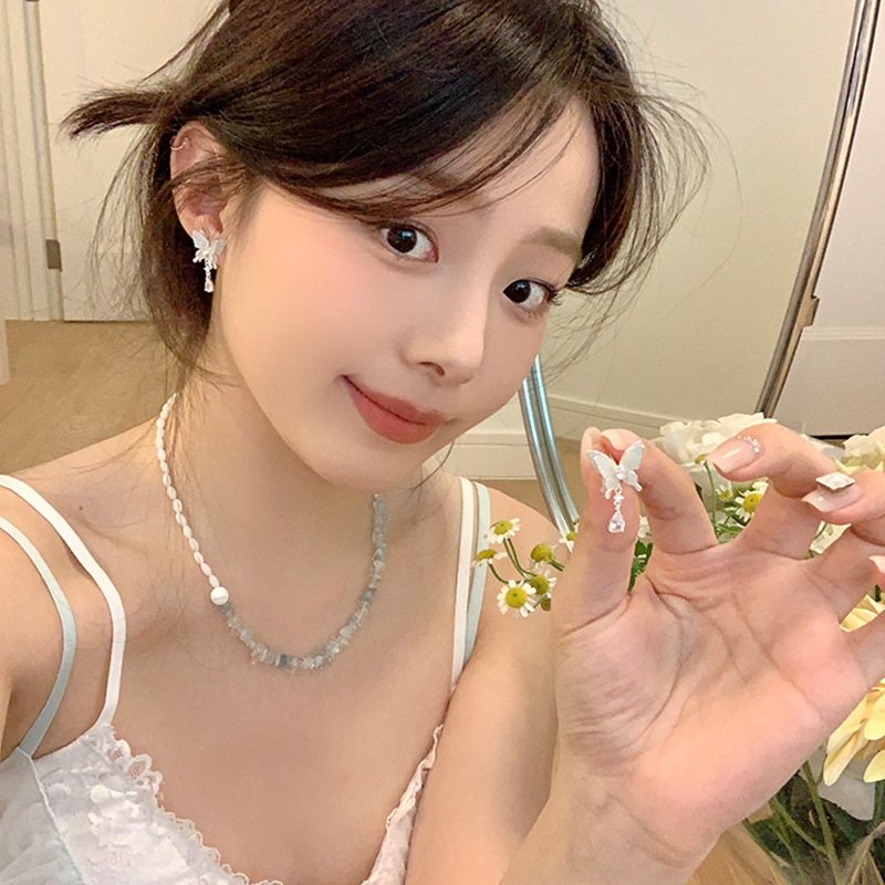 Summer super fairy butterfly zircon earrings, women's light luxury and high-end style, tassel stud earrings, unique and popular internet-famous earrings Application Scenario