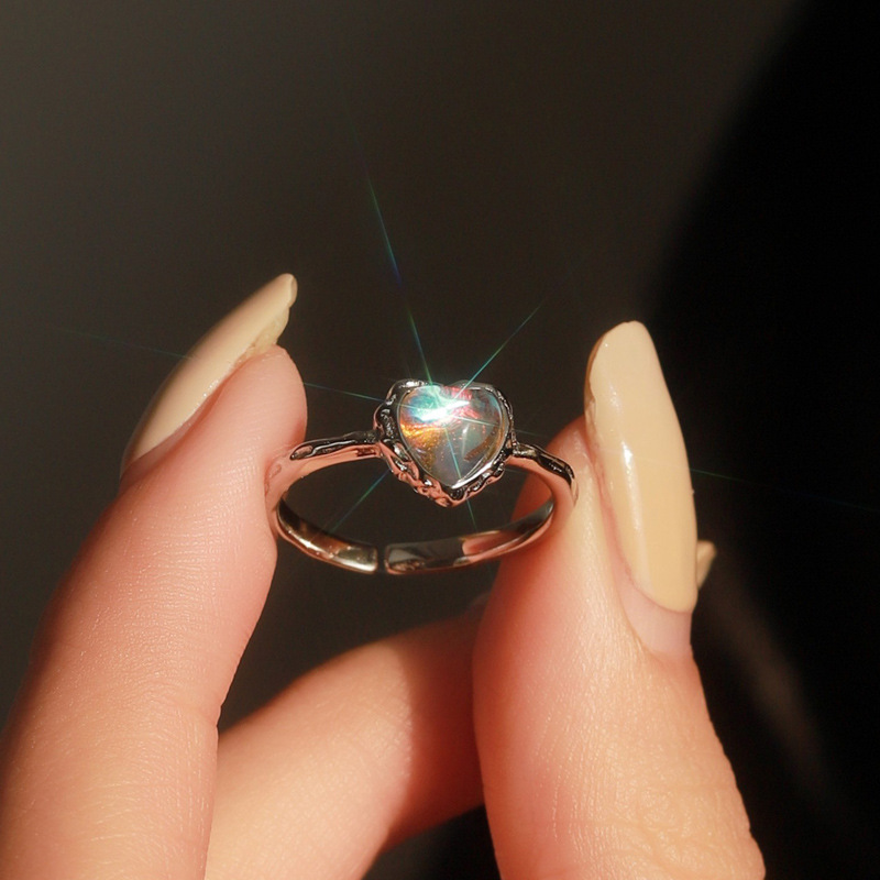 This is a simple open-top moonstone ring with a touch of elegance and charm from Japan and South Korea. It is a high-end and cold style personalized ring for women on Instagram details Picture