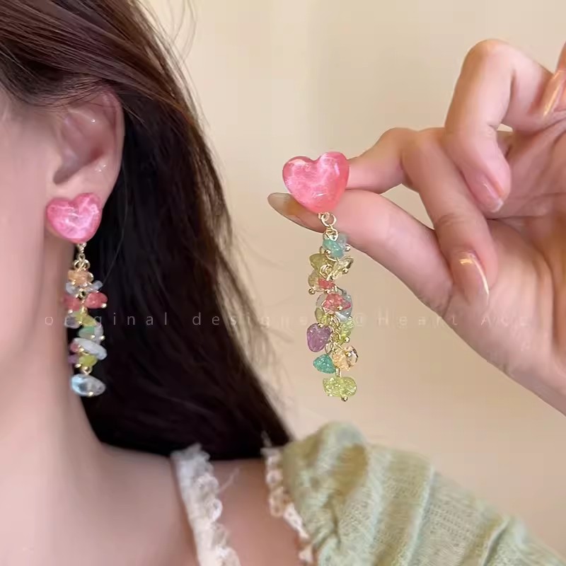 Summer colorful heart-shaped crystal tassel earrings for women, 2024 new bestsellers, high-end ear studs and earrings wholesale Application Scenario