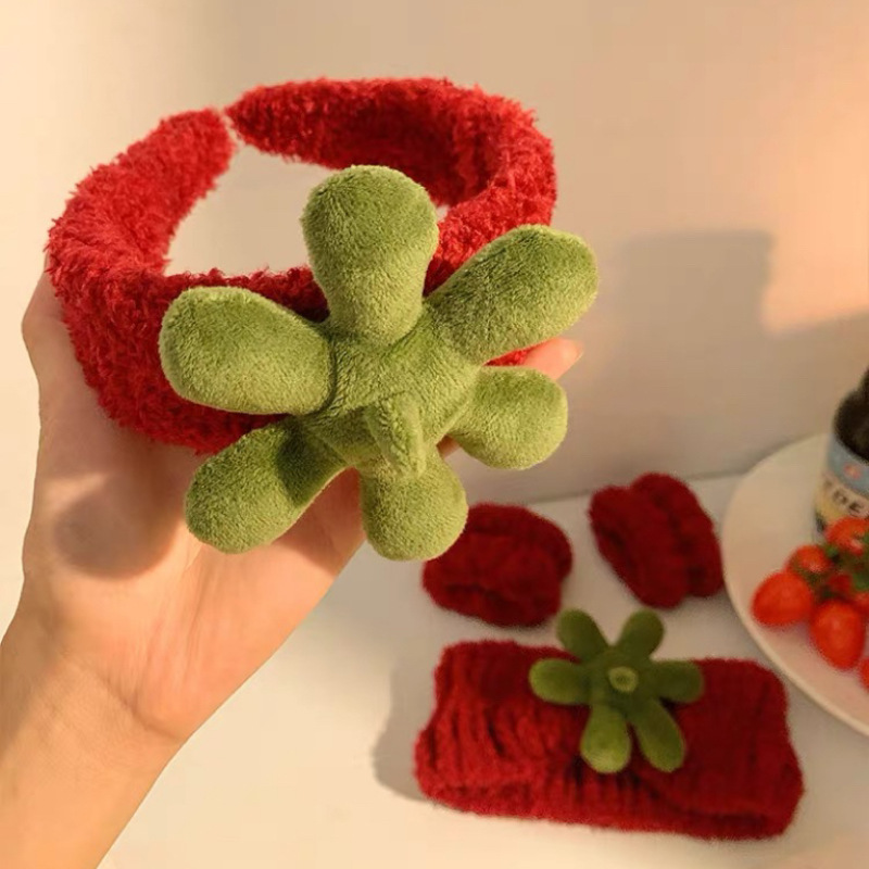 Cute red strawberry plush face wash hair band, women's mask headband, makeup special hair tie, hair band and hair bundle Specification drawing