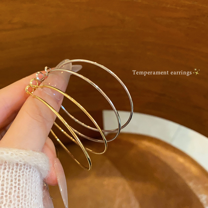 Sweet, cool and refreshing silver large ear rings, high-end plain ring earrings, women's light luxury style, retro ear buckles, ear studs and earrings full figure