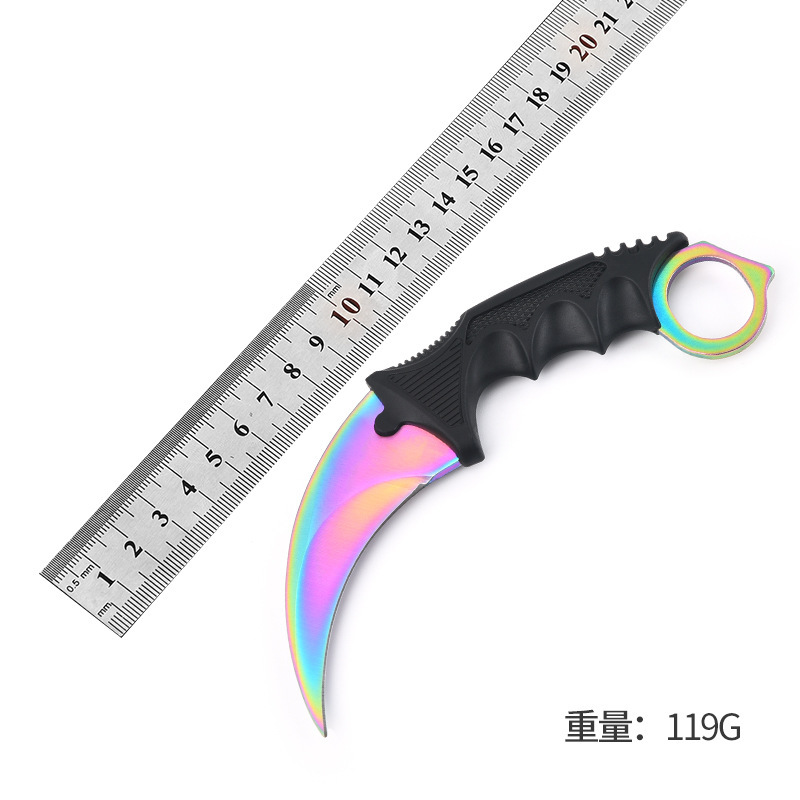 Titanium color claw knife, curved knife, folding knife, high-hardness outdoor self-defense claw knife, mini outdoor knife Application Scenario