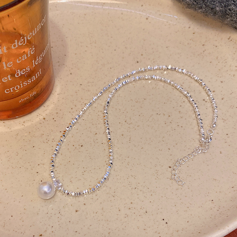 Fashionable silver jewelry with Cuban Crocus pearl pendant necklace, high-end design sense, versatile and popular collarbone chain accessory Application Scenario