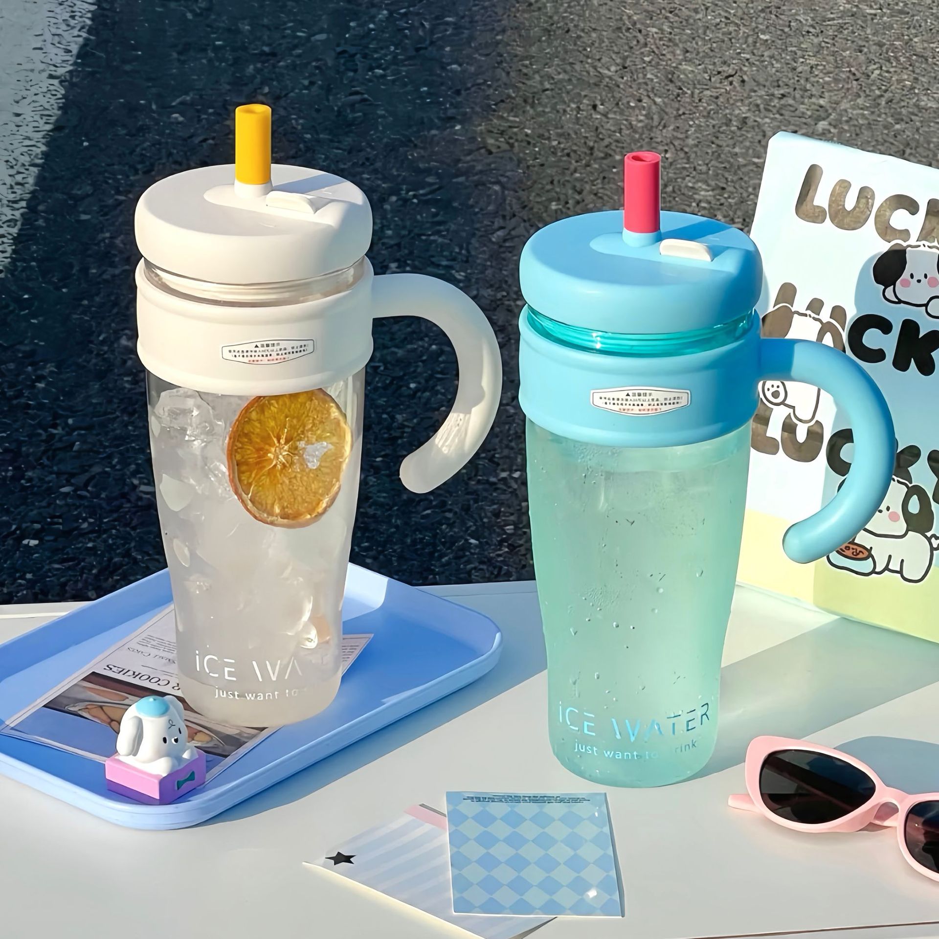 New summer office water cup with a simple and large-capacity ice cube, featuring a leak-proof handle and a household plastic straw cup full figure