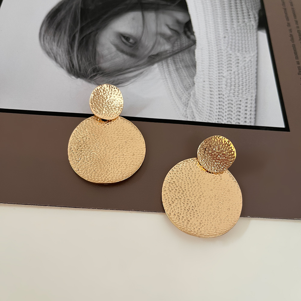 European and American ins exaggerated round piece earrings for women, retro fashion, individual temperament, large metal geometric earrings, cross-border earrings Application Scenario