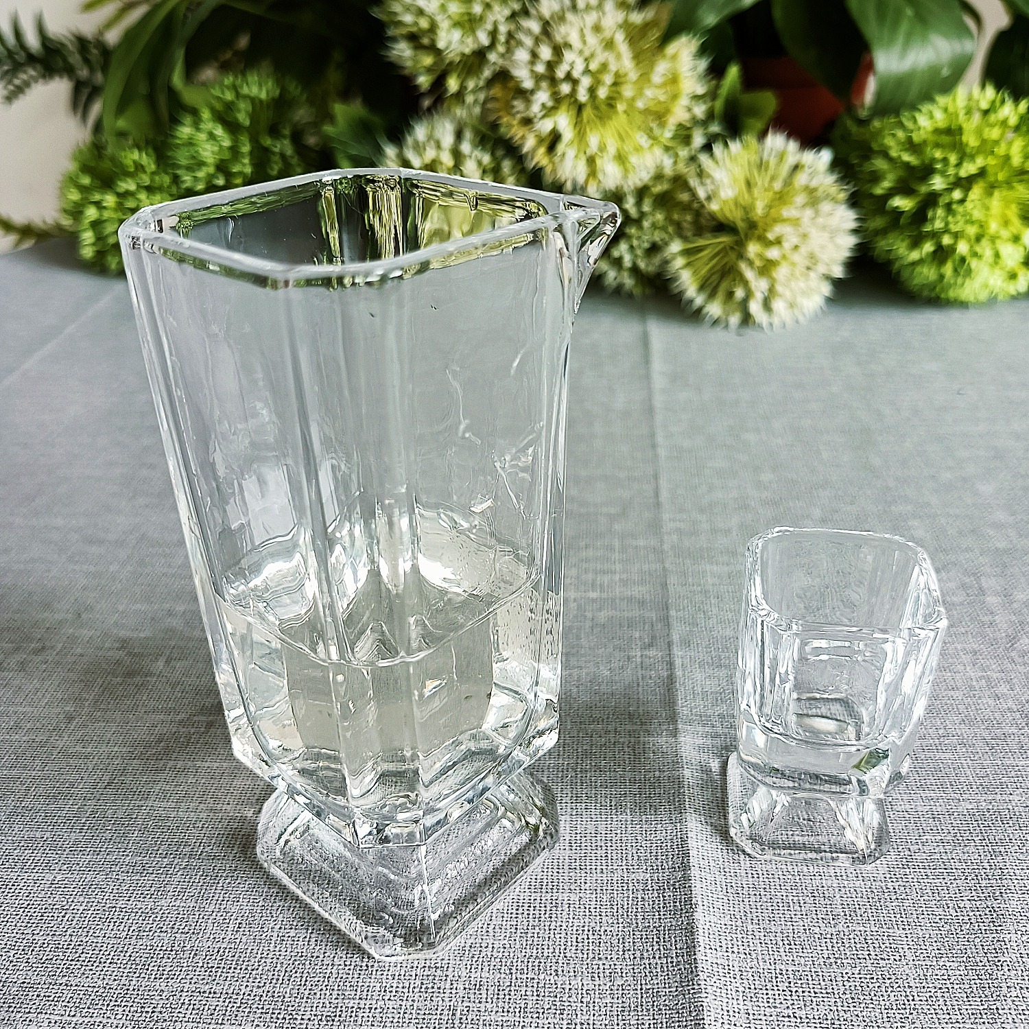 Wholesale of new square glass liquor cups, wine dividers, Chinese-style liquor cups, spirits wine dividers and one-sip cup sets Application Scenario
