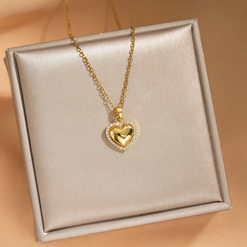 Fashionable new full-diamond heart-shaped pendant titanium steel necklace, versatile for women, popular collarbone chain, simple accessory wholesale details Picture
