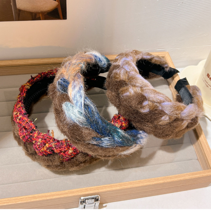 The Maillard hair band for women's 2023 new autumn and winter collection features a high-end high headband and hairpin details Picture