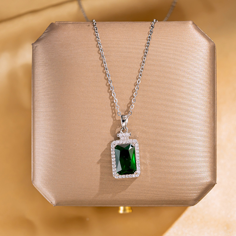 Emerald gemstone perfume bottle pendant, silver titanium steel necklace, women's niche design, trendy and light luxury collarbone chain wholesale full figure