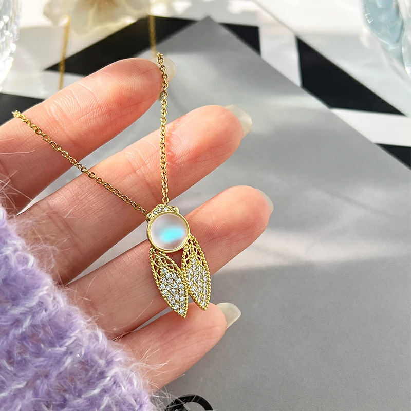 Wholesale of new Korean pink diamond four-leaf clover necklace, high-end, niche, light luxury, simple and slightly inlaid zircon titanium steel collarbone chain details Picture