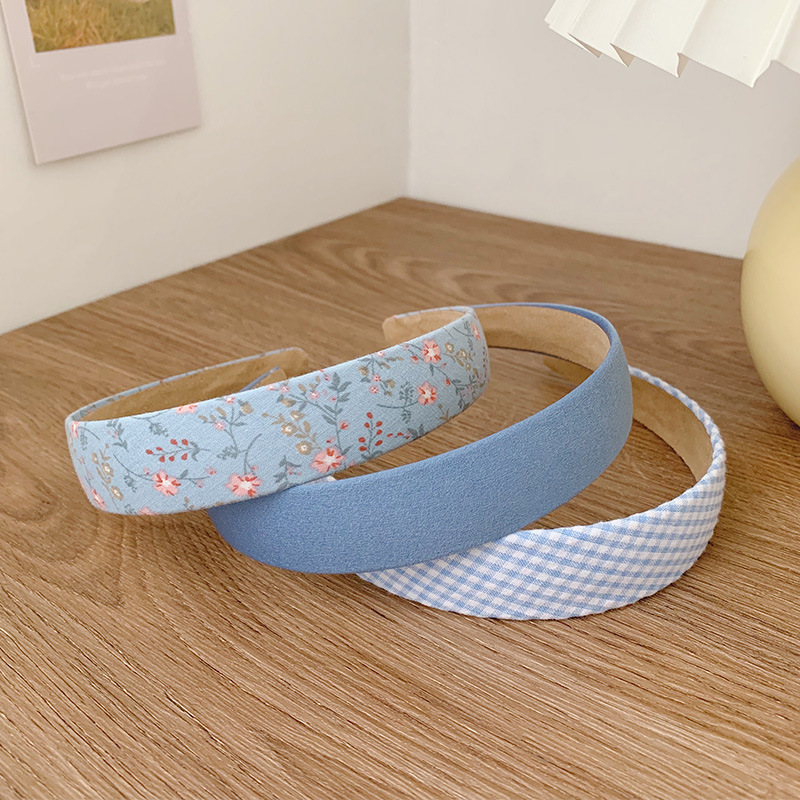 Korean retro floral checkered simple hair band, French headband, versatile outdoor hair accessory, hair band, super fairy headwear for girls Application Scenario