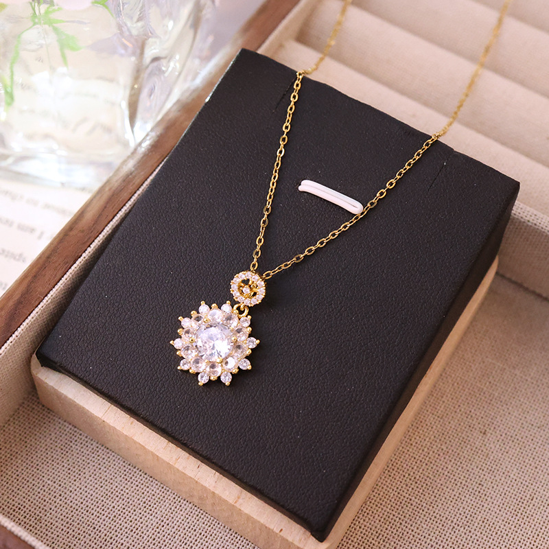 Korean-style light luxury full-diamond zircon flower necklace, a trendy and niche female Instagram influencer collarbone chain, a luxurious design accessory Specification drawing