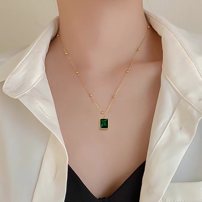 【 All-titanium Steel 】 Square emerald minimalist style furnace real gold necklace, female Instagram influencer collarbone chain accessory details Picture