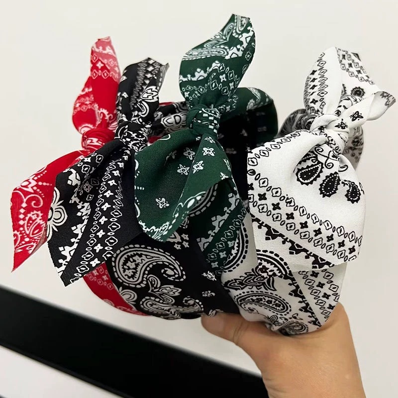 The retro cashew flower rabbit ear wide-brimmed hairband is a popular spring and summer female face-washing hair straightener, headband and hair clip accessory Specification drawing