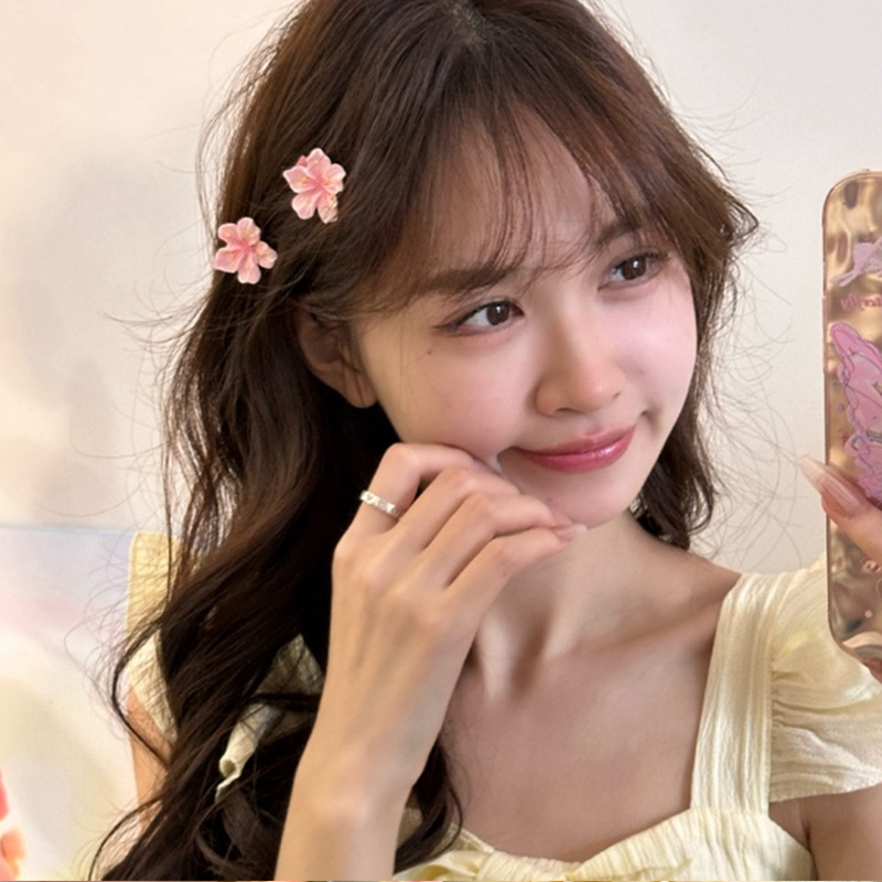 Spring Korean version cherry blossom children's hairpin that doesn't hurt hair, pink and cute girl's hairpin, flower headband, girl's hair accessory Application Scenario