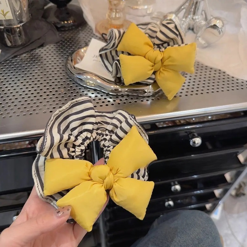 Dongdaemun's new lemon-yellow bow large intestine hair tie is a versatile striped and cute girlish hair tie accessory details Picture