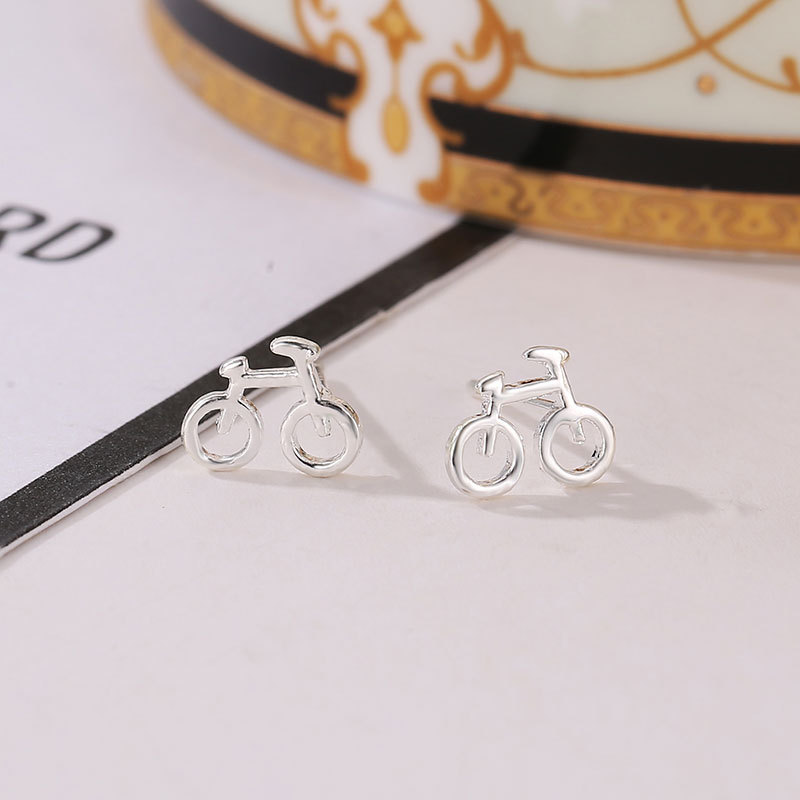 New creative earrings, mini bicycle stud earrings, personalized and versatile bicycle earrings, simple Japanese and Korean accessories for women Application Scenario