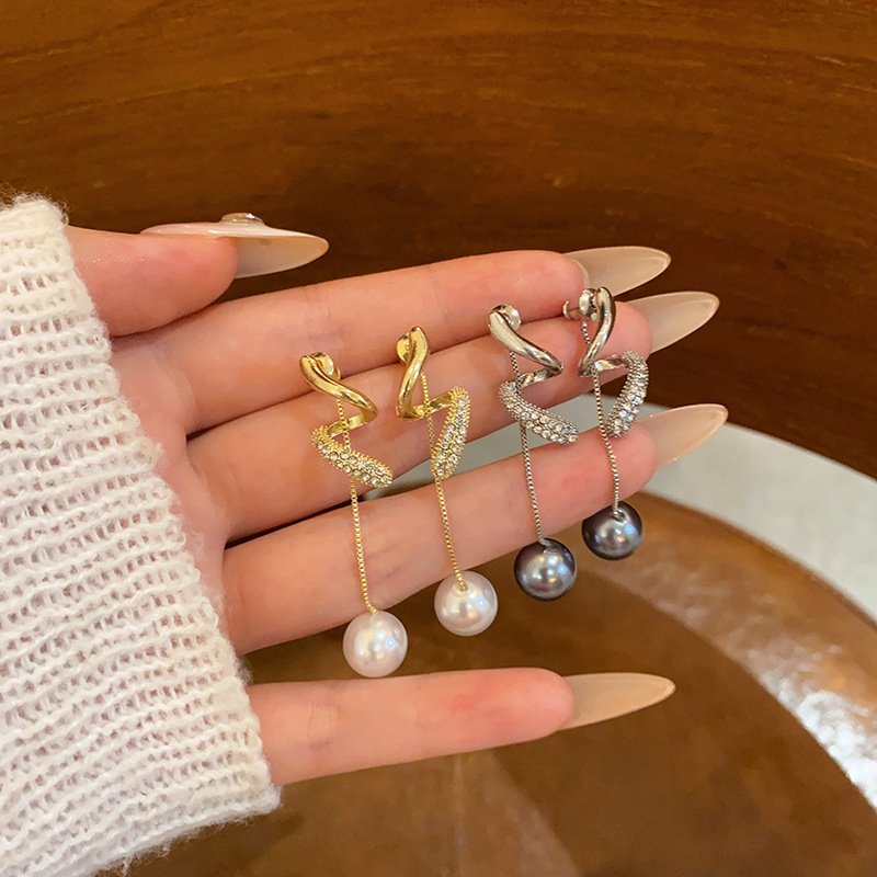 Light luxury diamond-encrusted spiral tassel pearl earrings, a niche design for women with elegant stud earrings, a new style of elegant earrings in 2025 full figure
