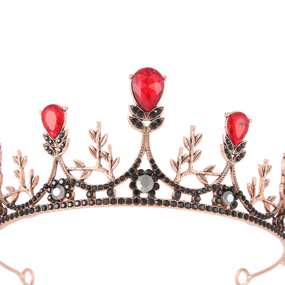 Cross-border European and American stage performances, queen princess crown headband, forest-style charm, travel photography crown exotic style headwear Application Scenario