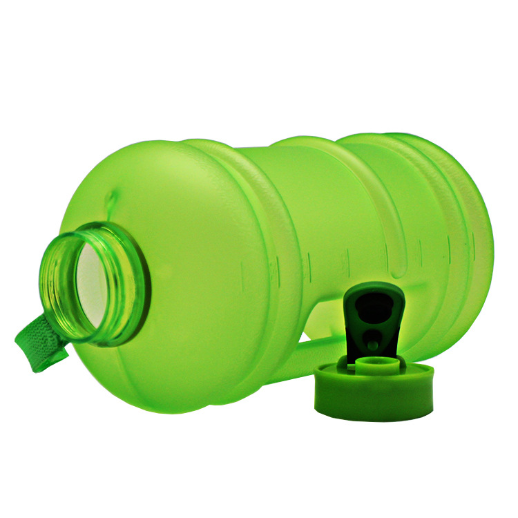 Wholesale of large-capacity sports plastic water bottles made of outdoor PETG material. 2.2L fitness water cups in matte color details Picture