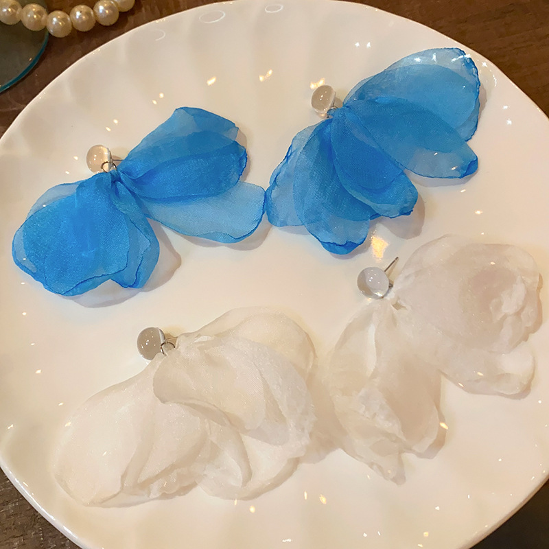 The atmosphere by the seaside is so ethereal and fresh. The chiffon flower stud earrings are a niche design. The tassel high-end earrings are gentle and elegant Specification drawing