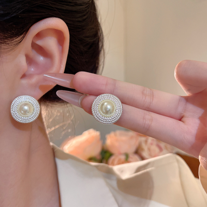 European and American high-end style heavy industrial zircon micro-inlaid large pearl stud earrings, unique and versatile, elegant oval earrings, simple earrings details Picture