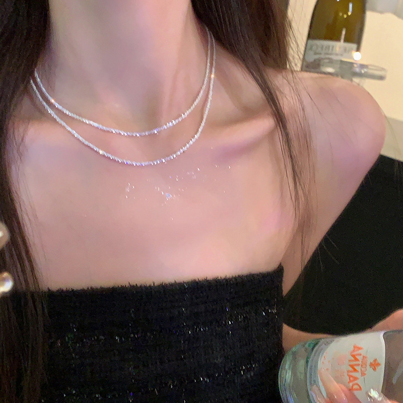 The sparkling fine plain necklace for women exudes a light luxury, niche and high-end vibe. The starry collarbone chain is a popular and trendy necklace accessory Specification drawing