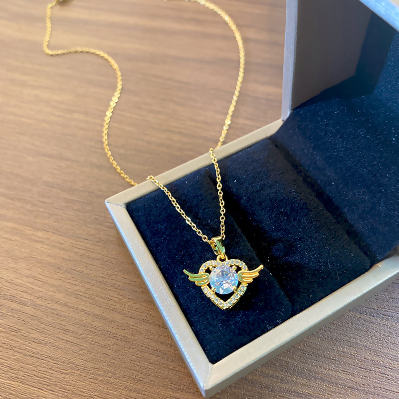 Small wing heart-shaped Zircon necklace for women, exquisite, versatile and fashionable collarbone chain, titanium steel light luxury design accessory wholesale full figure