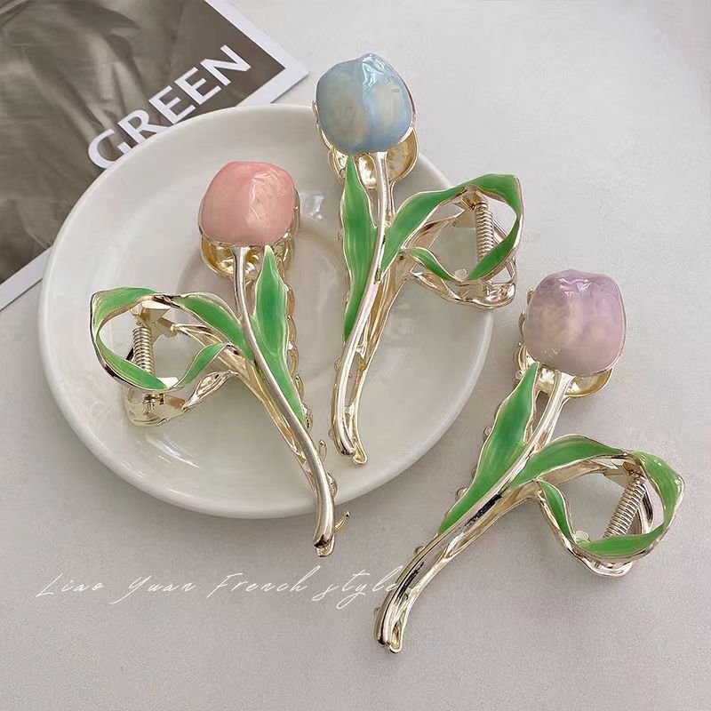 Korean ethereal tulip hair clips, back of the head hair clips, women's summer shark clips, large metal high-end hair accessories Application Scenario
