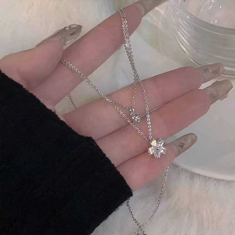 Korean super fairy zircon flower necklace, a light luxury and high-end accessory for women's summer, versatile, niche and exquisite collarbone chain Application Scenario
