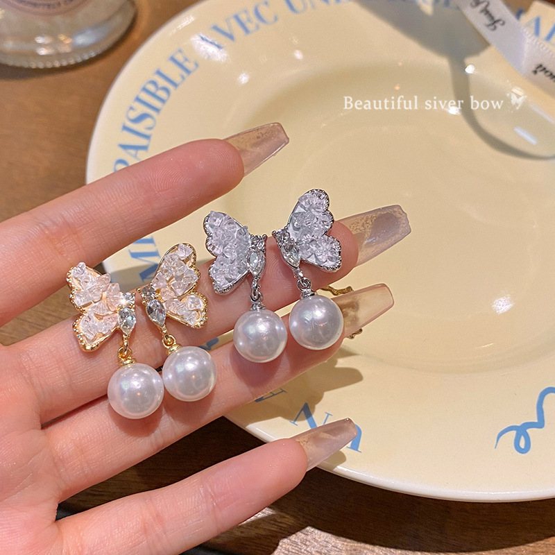 Blue crystal butterfly stud earrings, women's pearl earrings, light luxury and niche design, high-end earrings, 925 silver needle earrings full figure