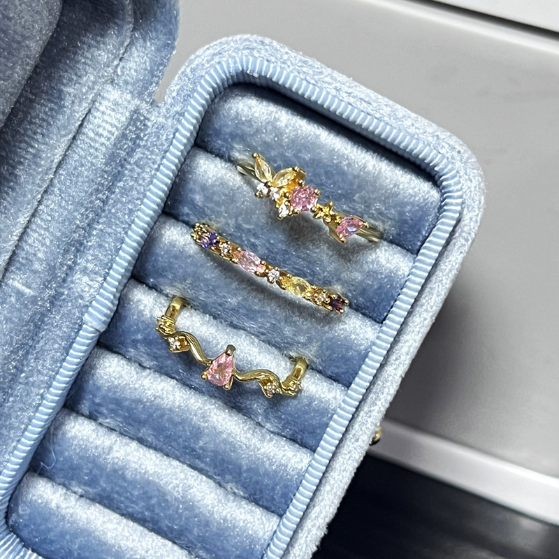 The new cute and sweet geometric pink diamond open-top ring is exquisitely stacked. It features a unique and versatile design for women Specification drawing