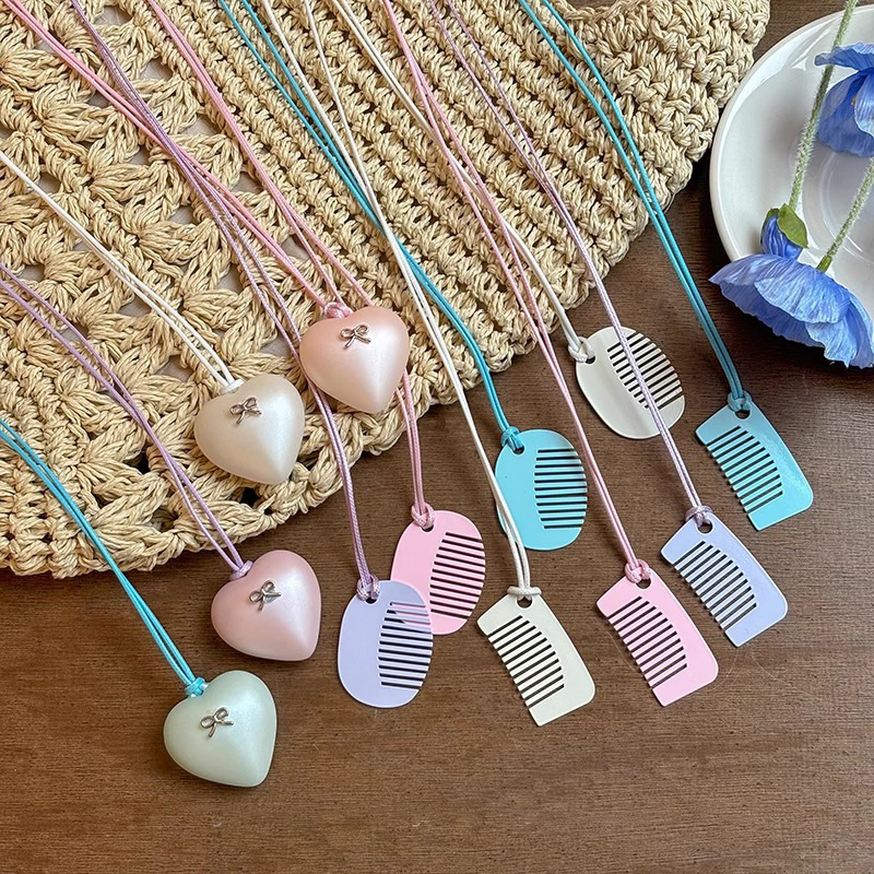 Ouruofeng Light Spring Color series heart-shaped bow comb necklace, long accessory for women's dopamine, design sense collarbone chain details Picture