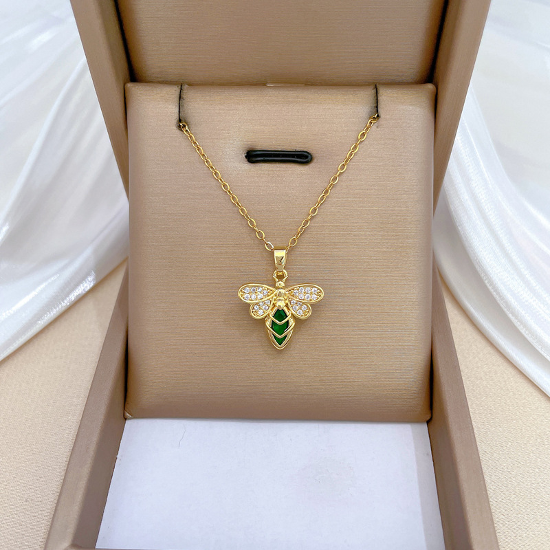 【 Titanium Steel 】 Green bee, light luxury, luxurious, full diamond necklace, versatile for women, collarbone chain, titanium steel chain full figure