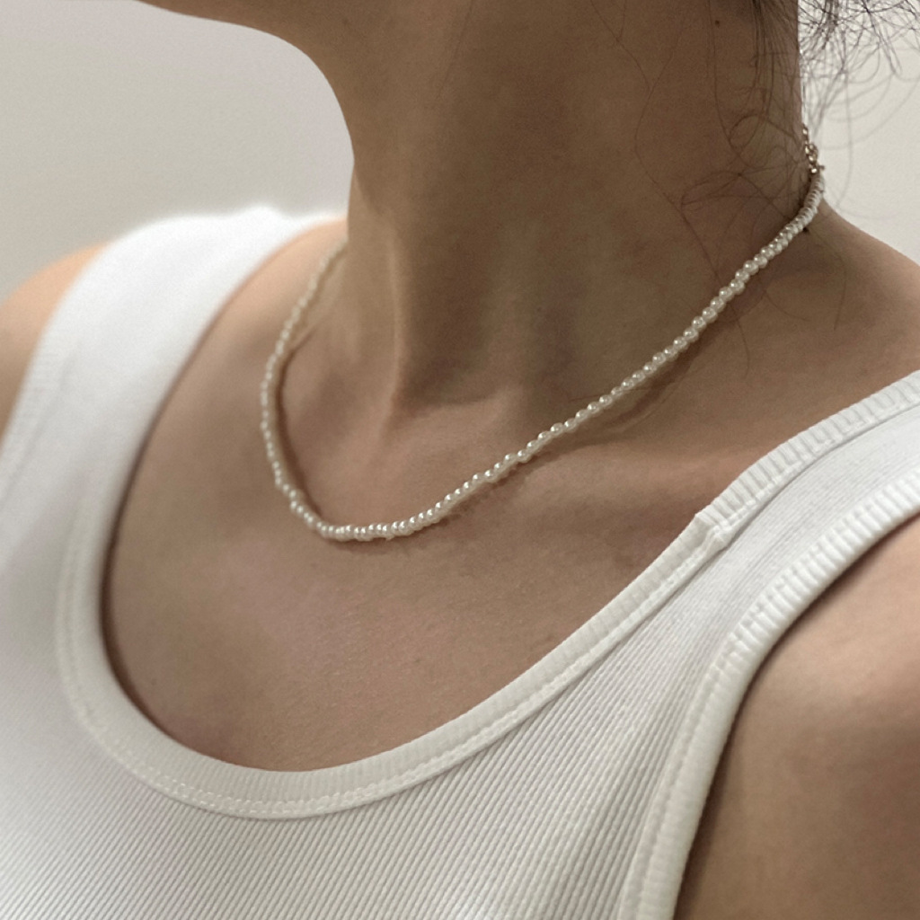 Pearl necklace for women, light luxury and niche design, sweater collarbone chain, 2024 new style bestseller, high-end neckchain accessory Application Scenario
