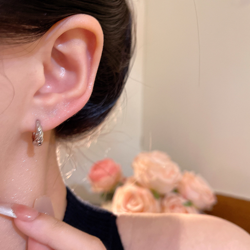 Silver spiral-patterned circle earrings for women, exuding a light luxury, niche and high-end charm. Irregular ear buckles and circle Hong Kong-style earrings Application Scenario