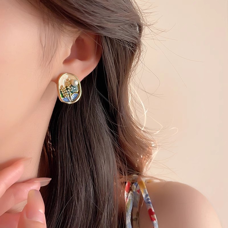 French Monet Garden geometric earrings for women, light luxury, niche and high-end feel, oil painting pearl stud earrings, flower earrings Application Scenario