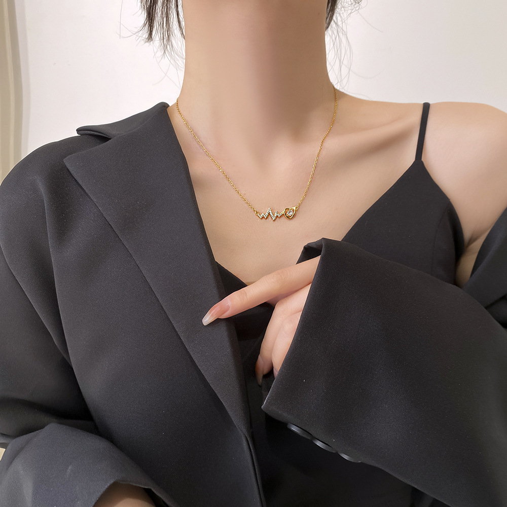 Fashionable and elegant electrocardiogram heart-shaped necklace, women's niche design sense heart-shaped collarbone chain, light luxury full diamond jewelry wholesale Specification drawing