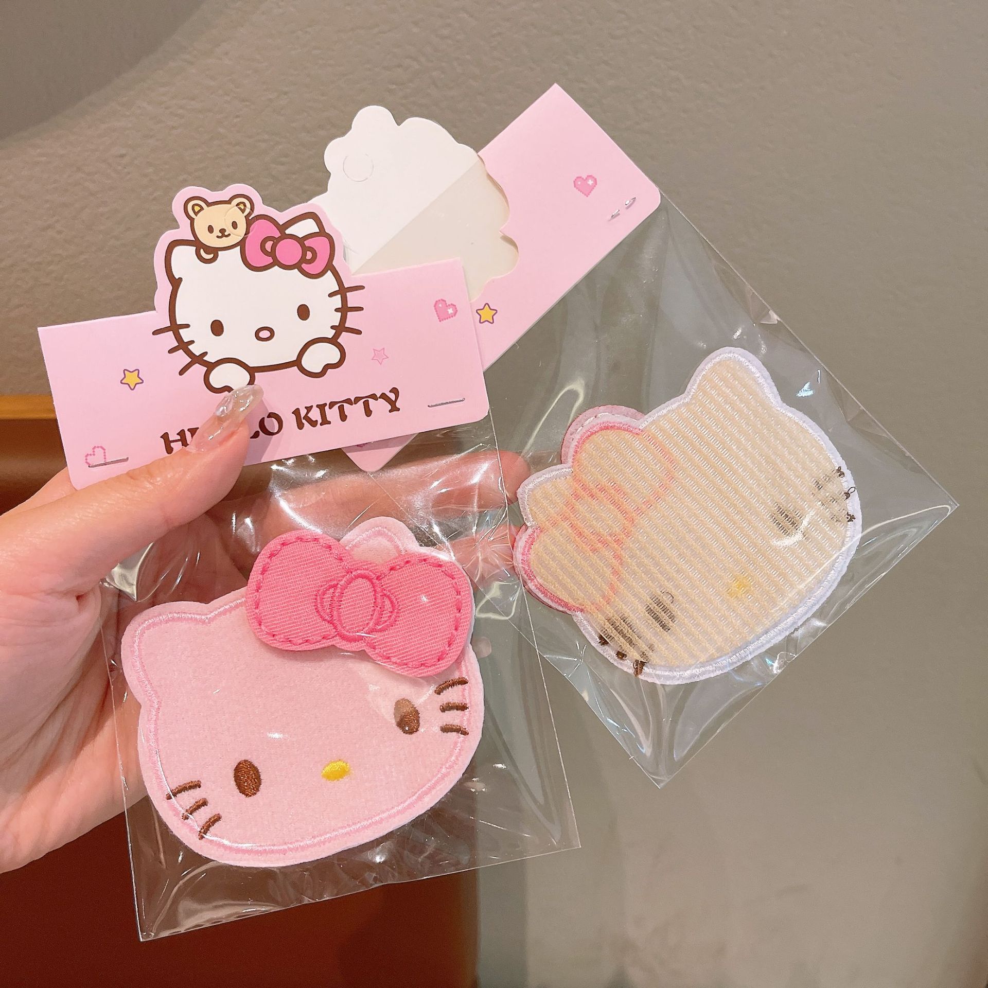 Cute cartoon children's broken hair bangs sticker Sanrio embroidery Velcro girl's broken hair styling magic tool post Application Scenario