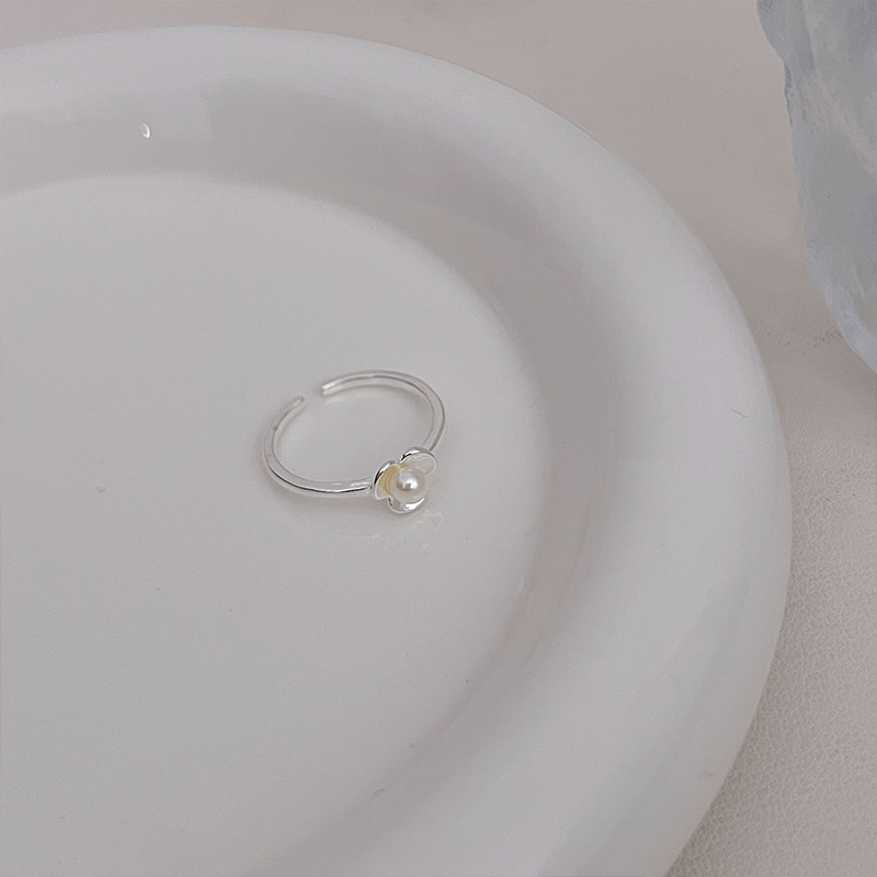 Plum blossom freshwater pearl open ring 2025 New style trendy, fashionable, sweet and individual accessory, Internet celebrity index finger ring girl Application Scenario