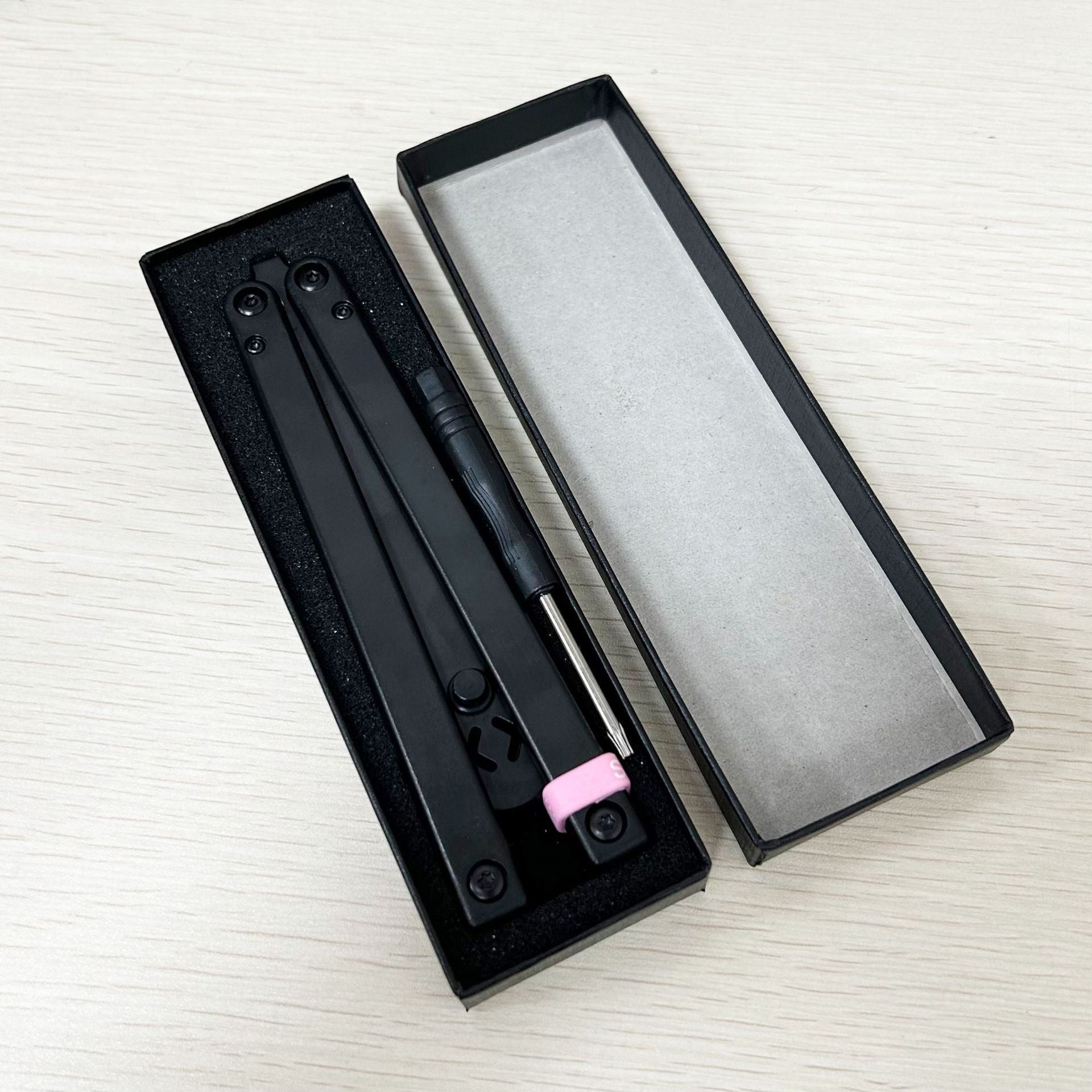 【 Cross-border Exclusive 】 Plastic black and white butterfly knife, uncut hand-swinging knife, plastic butterfly knife with UV printing pattern Application Scenario
