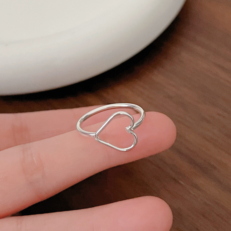 925 sterling silver irregular geometric ring for women in ins2024, a new, niche design sense, fashionable and individual index finger ring Application Scenario