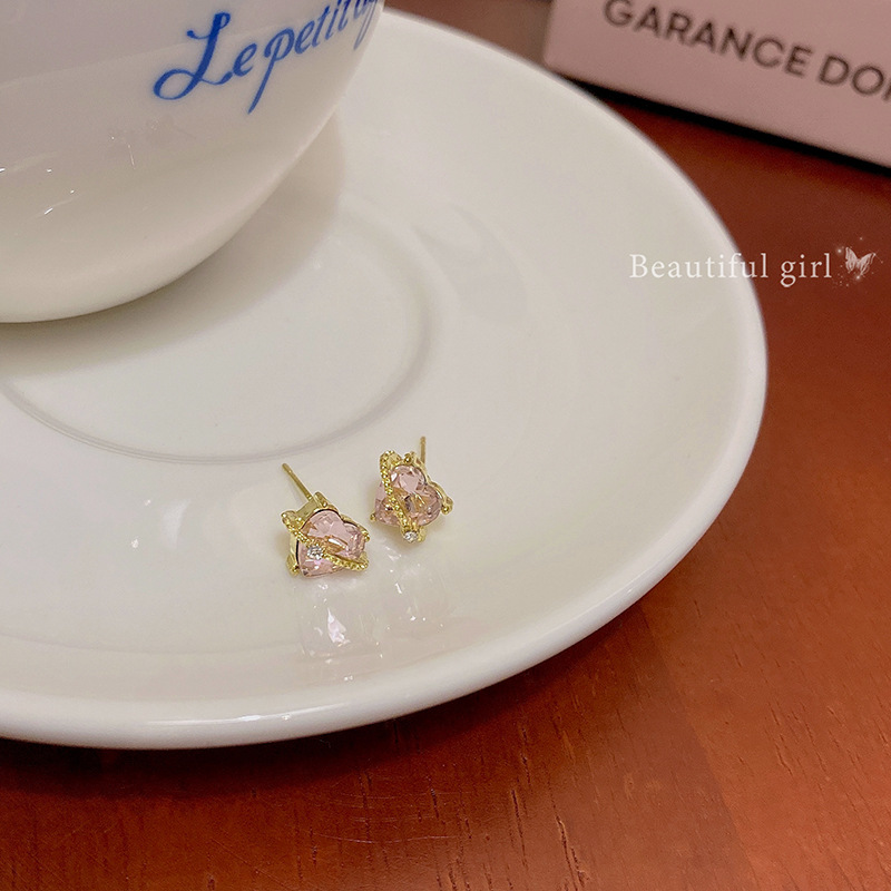 S925 Silver needle exquisite micro-inlaid pink heart-shaped zircon earrings, a light luxury and niche design for women, heart-shaped stud earrings Application Scenario