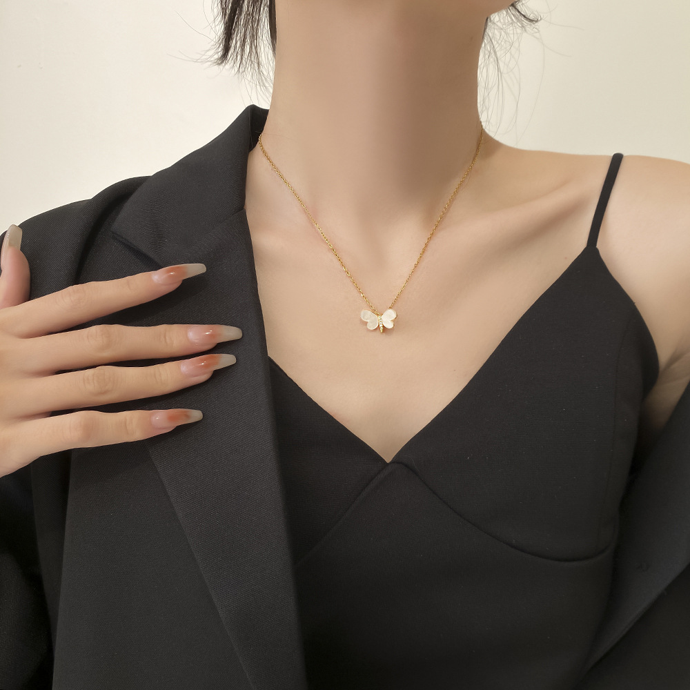 Korean-style simple butterfly pendant titanium steel necklace for women, a versatile and trendy collarbone chain, a unique and non-fading accessory Specification drawing