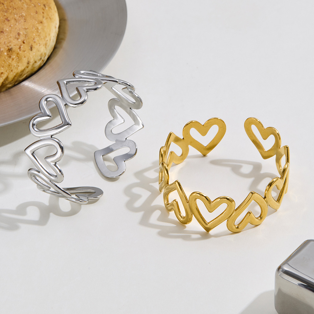 European and American best-selling heart-shaped stainless steel bracelets, fashionable and versatile, little star high-end, 18k gold-plated bracelets wholesale details Picture